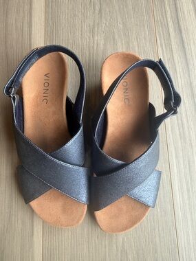 Vionic Women's Metallic Pewter McKenna Crossover Sandals Size 7